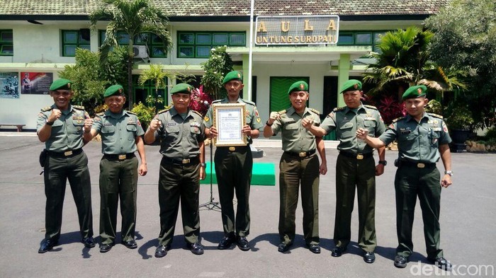 Penghargaan untuk Sertu Waki yang Selamatkan Warga Terseret Banjir