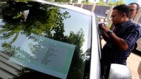 Dilihat dari website KPK, barang yang akan dilelang antara lain, 1 unit mobil Honda Jazz tahun 2007 dengan nilai limit Rp 59 juta, 1 unit mobil Toyota Yaris tahun 2007 dengan nilai limit Rp 61 juta hingga 3 unit mobil tahanan Toyota Kijang. Ada pula 12 unit motor yang dilelang dalam 1 paket dengan nilai limit Rp 39 juta.