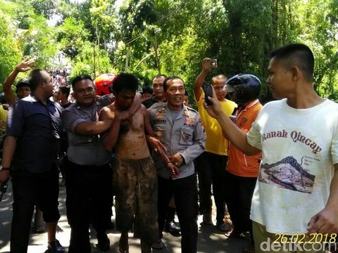 Pencuri Gabah Ini Keluar dari Semak setelah Satu Jam Dibujuk Polisi