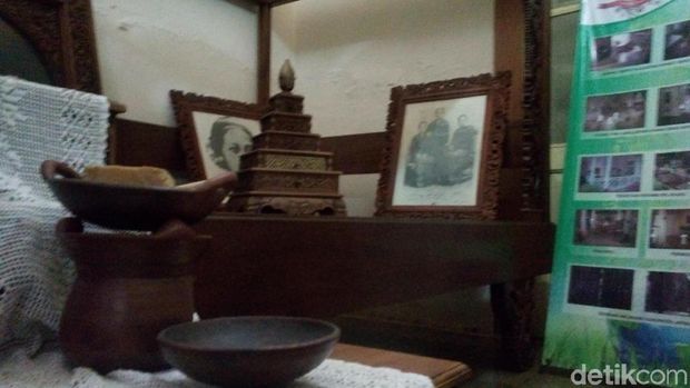 Seperangkat alat membatik di dalam kamar pingit RA Kartini.