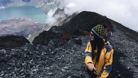 Foto yang satu ini di ambil ketika Alexa menaiki gunung Rinjani di Desember 2014. (Foto: Instagram/alexa_key)