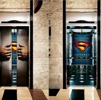 Promosi film Superman di lift. Kreatif ya? Foto: Dok. Elite Readers