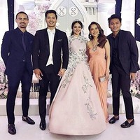 Turut hadir juga pasangan selebriti Bunga Citra Lestari dan Ashraf Sinclair pada pernikahan Fazura dan Fattah yang berlangsung di Malaysia. Foto: Instagram