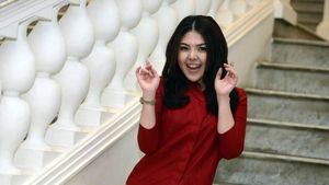 Gaya Metal Tina Toonita, Caleg PDIP DPRD DKI