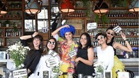 Keseruan bridal shower calon istri Petra Sihombing, Firrina juga menarik perhatian. Foto: Dok. Instagram/aquilafirrina