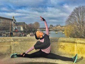 Tips Pilih Hijab untuk Yoga Ala Lisa Namuri