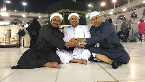 Habib Rizieq di Masjidil Haram.