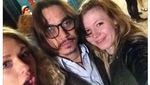 Oops! Niat Pamer Foto Bareng Artis Malah Jadi Malu
