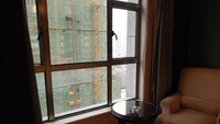 Seorang traveler menginap di The Quangsheng Hotel di Changsha, China. Lewat Tripadvisor dia mengeluh tentang jendela kamar yang menghadap ke gedung yang lagi dibangun. (Tripadvisor)