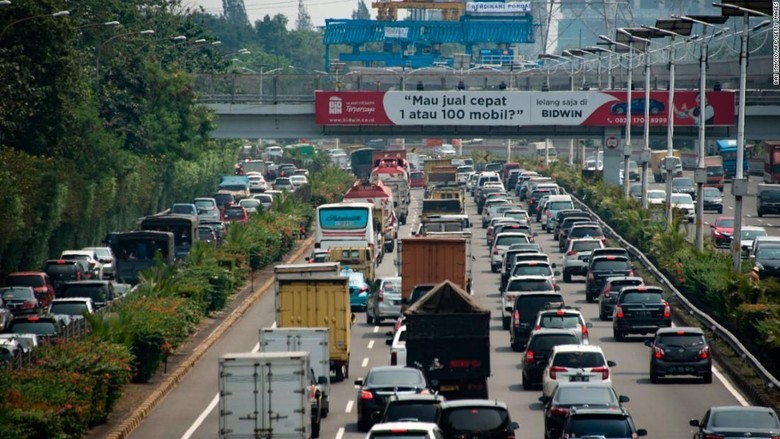 Ngobrol Bisa Jadi Alternatif Hilangkan Bosan Saat Macet Foto: Bay Ismoyo/AFP/Getty via CNN Ngobrol Bisa Jadi Alternatif Hilangkan Bosan Saat Macet Foto: Bay Ismoyo/AFP/Getty via CNN