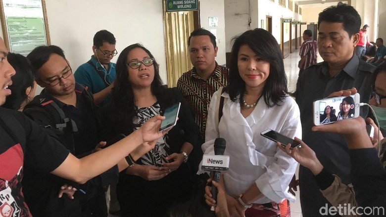Ahok Absen Sidang Cerai, Pengacara Hadirkan 2 Saksi Ahok Absen Sidang Cerai, Pengacara Hadirkan 2 Saksi