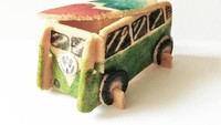 Sugar cookiesnya kali ini dibuat bentuk volkswagen bus 3 dimensi! Keren, kan? Foto: Instagram @qmjft