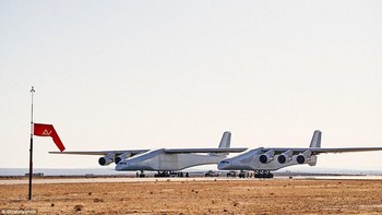 Inilah Stratolaunch, pesawat yang disebut terbesar di dunia. Dia didanai oleh salah satu pendiri Microsoft, Paul Allen. Foto: Stratolaunch