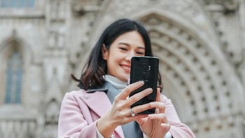 Galaxy S9 dengan RAM 4 GB dan berbekal memori 64 GB dibanderol seharga Rp 11.499.000. Sementara S9+ RAM 6GB memori 64 GB dibanderol Rp 12.999.000 dan S9+ dengan RAM 6 GB serta memori 256 GB dihargai Rp 14.499.000.  Foto: Samsung
