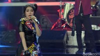 Pedangdut berusia 26 tahun itupun sempat membawakan hitsnya Sayang. Pool/Noel/detikFoto.