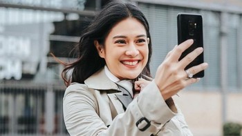 Rumor itu pun akhirnya terjawab karena kedua smartphone tersebut memiliki fitur video slow-motion 960 fps di resolusi high definition 720 piksel.  Foto: Samsung