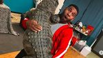 Foto: Kenalan Lebih Dekat Sama Si Pria yang Gendong Komodo