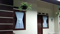 Di lokasi, terdapat sebuah show unit alias contoh rumah tapak DP Rp 0 yang sudah jadi. Sayangnya detikFinance belum bisa menjajal jeroan rumah tersebut. Setalah diresmikan, baru dibuka untuk umum.