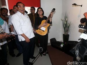 Gitar Elek Yo Band Budi Karya Laku Rp 20 Juta