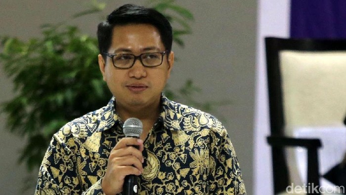 Wakil Ketua KPK Saut Situmorang, Prof. Ilya Avianti Komisaris PT PLN, Prof. Firmanzah Rektor Paramadina dan Algooth Putranto Ketua Insani Madina Graduate School Universitas Paramadina saat diskusi di Universitas Paramadina, Jakarta, Rabu (28/2/2018). Diskusi ini membahas kemitraan pemerintah, bisnis dan masyarakat madani pencegahan korupsi.