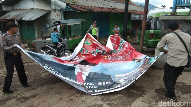 Pilbup Magelang, Panwaskab Copoti Baliho Bergambar Calon Petahana
