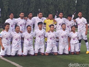 Selebriti Football Bertanding Demi Anak-anak Pengidap Gizi Buruk