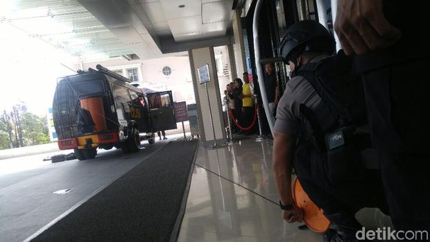Aksi tim Jibom Gegana Sat Brimob Polda Jawa Tengah di Semarang.