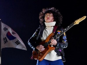 Ini Tae Hwan, Bocah yang Jago Banget Main Gitar