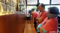 Sementara dikonfirmasi terpisah, Kasubdit I Direktorat Tindak Pidana Siber Bareskrim Polri Kombes Irwan Anwar juga mengatakan hal senada. Di antara mereka berbagi peran dalam kasus dugaan penyebaran isu provokatif dan ujaran kebencian (hate speech).