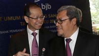 Aher juga meminta bank bjb lebih berperan aktif dalam meningkatkan manfaat seluas-luasnya untuk masyarakat Indonesia umumnya dan masyarakat Jawa Barat dan Banten khususnya. bank bjb harus menyentuh ekonomi masyarakat terkecil melalui pengucuran kredit mikro atau terhadap UMKM. Foto: dok. bjb