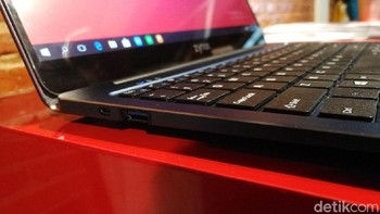 Di sektor dapur pacu, laptop ini dibekali prosesor Intel Celeron N3350 2,4 GHz, RAM 3 GB DDR3, Windows 10, dan kapasitas penyimpanan 32 GB dengan slot SSD M.2. Baterainya sendiri memiliki kapasitas 5.000 mAh yang diklaim bisa awet pemakaian sehari bekerja. Foto: Muhammad Alif Goenawan/detikINET