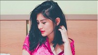 Pemilik akun Instagram dengan nama Barbie Jowo itu ditangkap terkait laporan Santosa Tadyo yang merasa tertipu oleh Angela dan David. Foto: Instagram Angela Lee