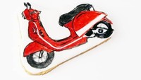 Penyuka vespa dijamin suka ini! Belum bisa beli vespa asli? Beli dulu aja kue bentuk vespa ini! Hihi Foto: Instagram @qmjft