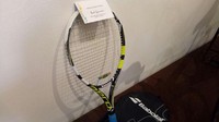 Barang pribadi BG yang dilelang ada dua, yaitu raket tenis dan sepeda balap. (Foto: Gibran Maulana Ibrahim/detikcom)