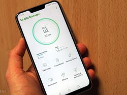 Ponsel Kloningan iPhone X Buatan Asus