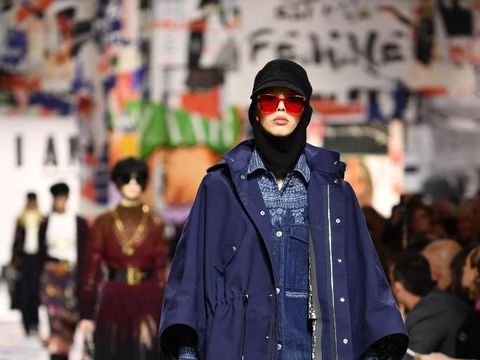 Pertama Kali, Dior Tampilkan Model Berhijab di Paris Fashion Week