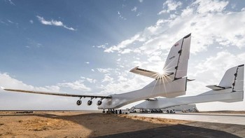 Allen meyakini, teknologi peluncuran roket di udara ini diyakini lebih murah dan efisien bila dibandingkan dengan peluncuran roket di darat. Foto: Stratolaunch
