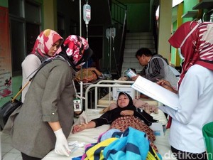 Puluhan Warga Nagrak Sukabumi Keracunan Nasi Kotak