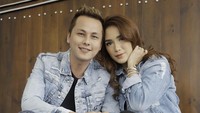 Ussy dan Andhika berkesempatan mampir ke Main Stage di detikHOT. Mereka berdua tampak begitu mesra.  Foto: Asep Syaifullah