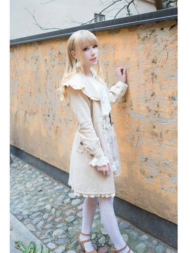 Tampil Seperti Boneka Hidup, Wanita Ini Diejek Sebagai Simbol Seks