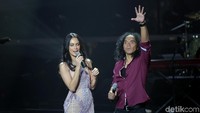 Mereka tampil membawakan lagu Terlalu Manis. Pool/Noel/detikFoto.