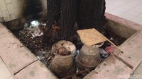 Sepeninggal Nyi Ratu Mas Gandasari, makamnya ramai diziarahi wisatawan. Nyi Ratu juga punya beberapa peninggalan. (Sudirman/detikTravel)
