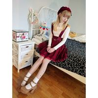 Tampil Seperti Boneka Hidup, Wanita Ini Diejek Sebagai Simbol Seks