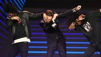 Benedict bahkan turut meramaikan acara dengan berjoget di atas panggung. (Foto: Stuart C. Wilson/Getty Images for Laureus)