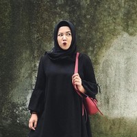 Meski punya kemampuan melihat makhluk ghaib, Risa Saraswati tidak menyeramkan. Ia justru dikenal humoris dan sering membuat orang tertawa. Foto: Instagram Risa Sarasvati