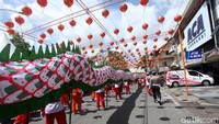 Lampion juga ikut menghiasi acara ritual Naga Buka Mata.