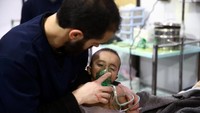 Seorang anak dilaporkan meninggal dunia akibat kehabisan napas usai serangan itu. REUTERS/Bassam Khabieh.
