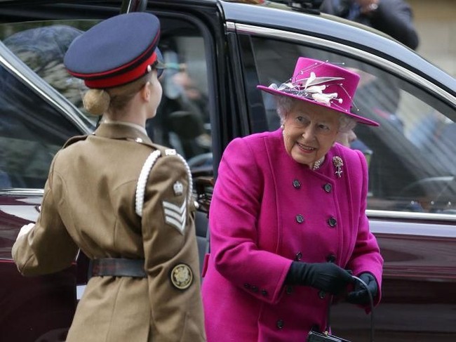 Untuk kontribusinya, Rachel mendapat sertifikat Royal Warrant, semacam surat perintah kerajaan untuk pedagang yang memasok barang atau jasa ke istana atau tokoh kerajaan,pada 2014. Trevor-Morgan juga pernah membuat topi untuk Elizabeth Taylor, Joan Collins, dan Putri Diana. Foto: Getty Images