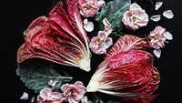 Akun Ugly Produce is Beautiful mencoba memnimialisir pembuangan makanan, dengan merangkainya menjadi bunga atau makanan yang cantik. Foto: Instagram @uglyproduceisbeautiful