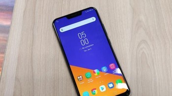 Zenfone 5 (2018) memiliki layar berukuran 6,2 inch dengan aspek rasio 19:9. Resolusinya adalah 2246 x 1080 piksel yang menggunakan panel LCD. (foto: Anandtech)